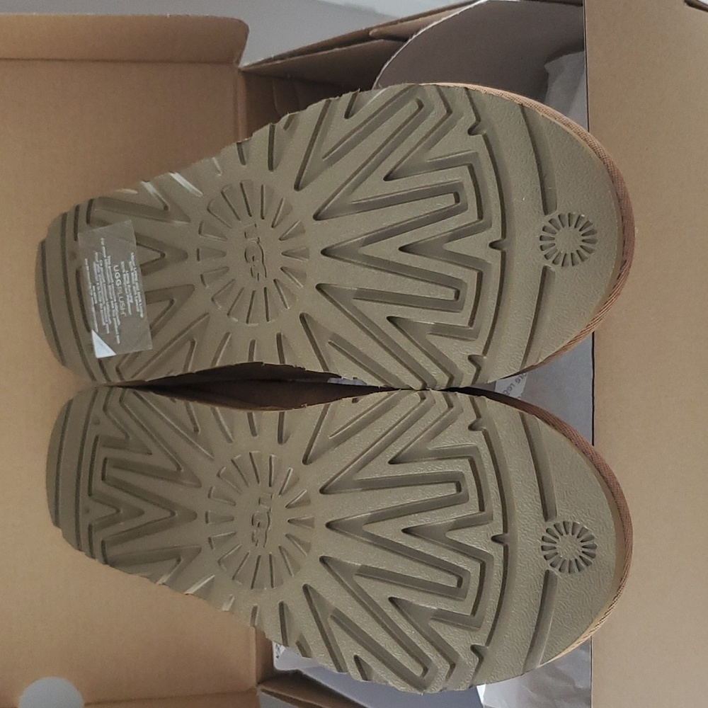 UGG TASMAN WOMENS LIMITED SIZES - Picture 5 of 8
